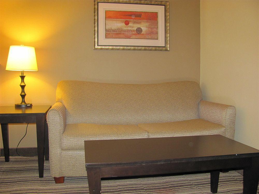 Holiday Inn Express Hotel & Suites Burlington By Ihg Chambre photo