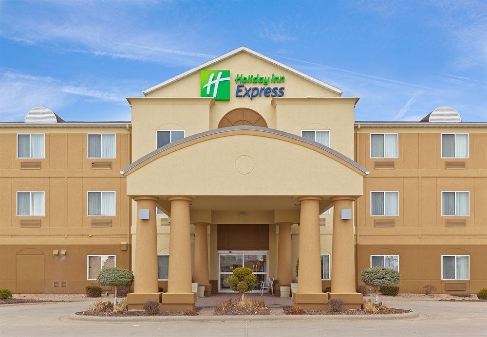 Holiday Inn Express Hotel & Suites Burlington By Ihg Extérieur photo