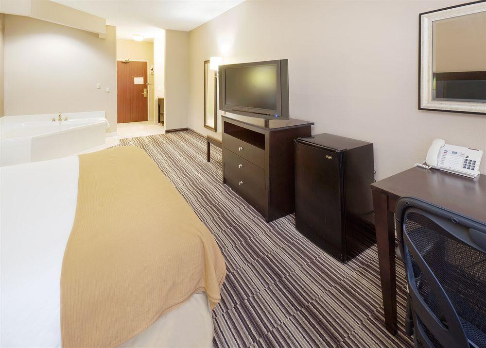 Holiday Inn Express Hotel & Suites Burlington By Ihg Chambre photo