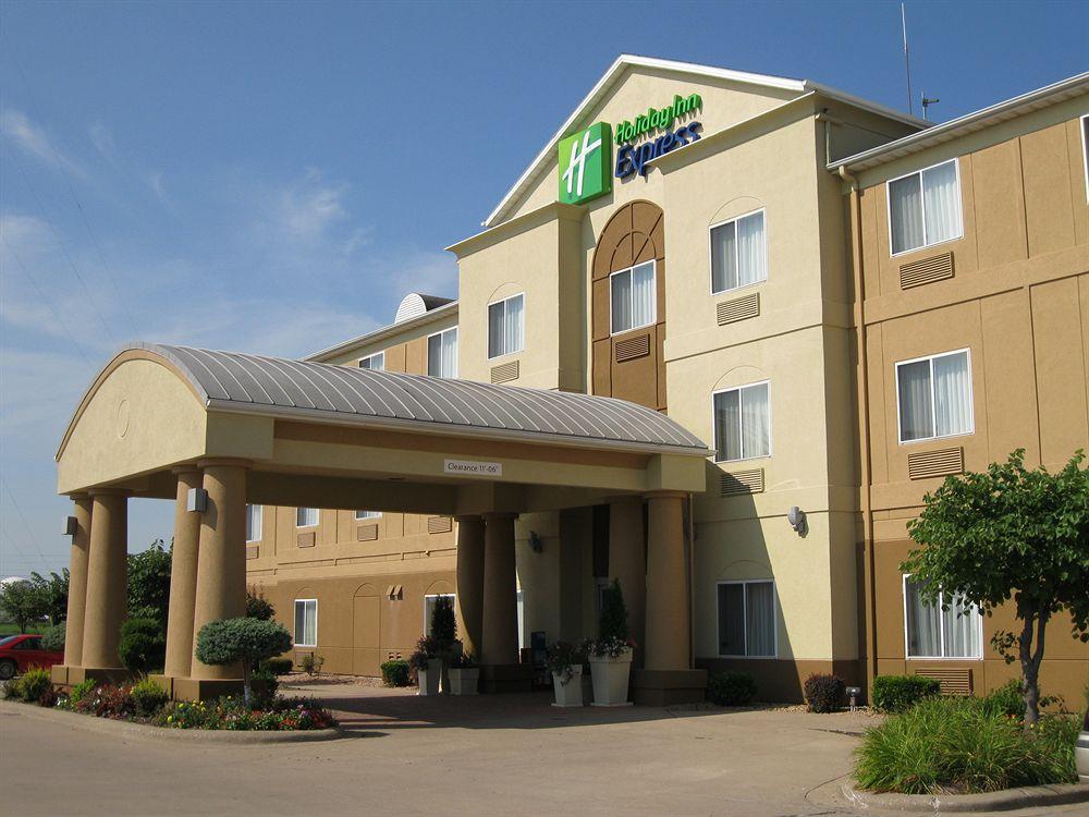 Holiday Inn Express Hotel & Suites Burlington By Ihg Extérieur photo
