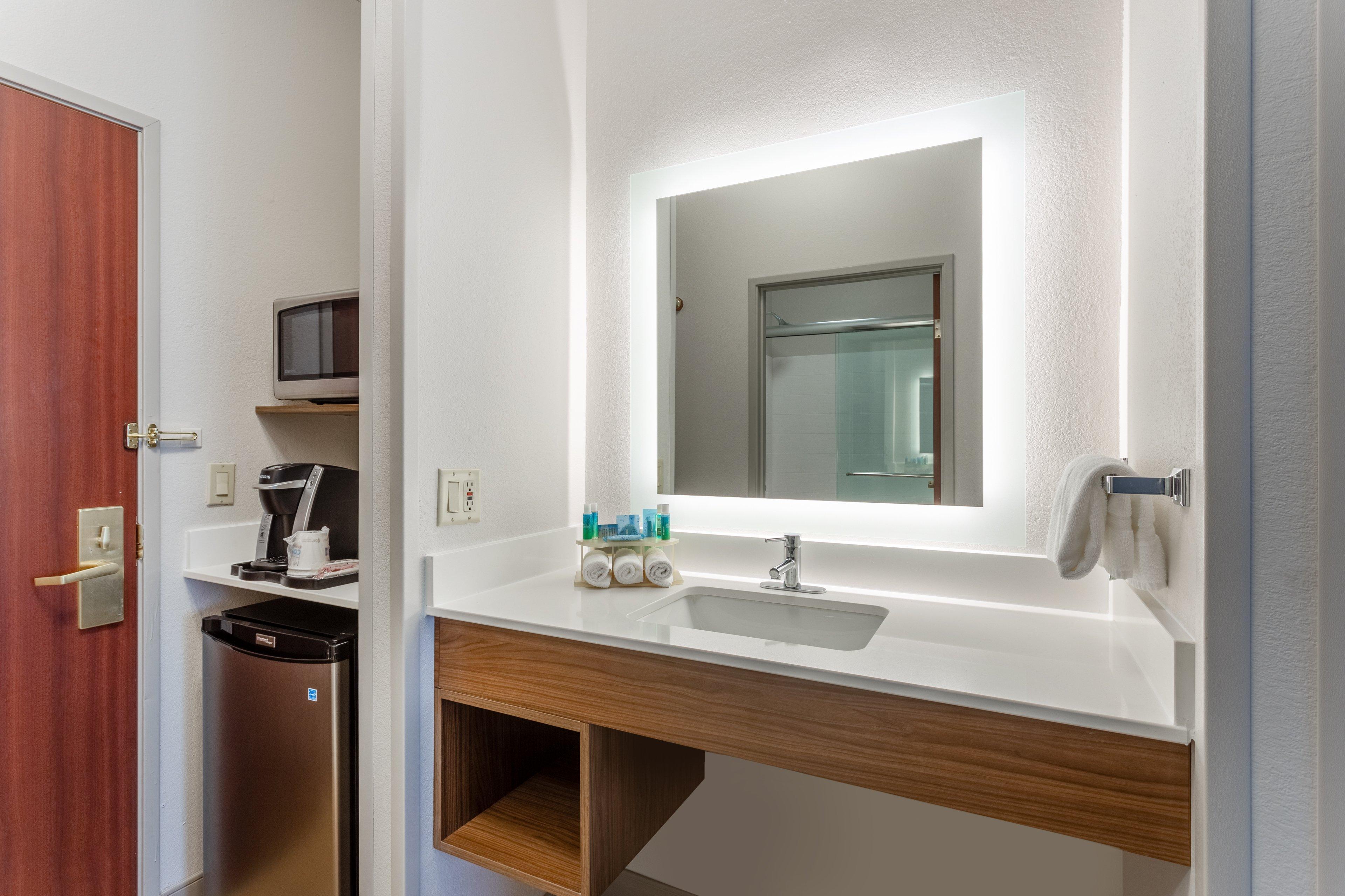 Holiday Inn Express Hotel & Suites Burlington By Ihg Extérieur photo