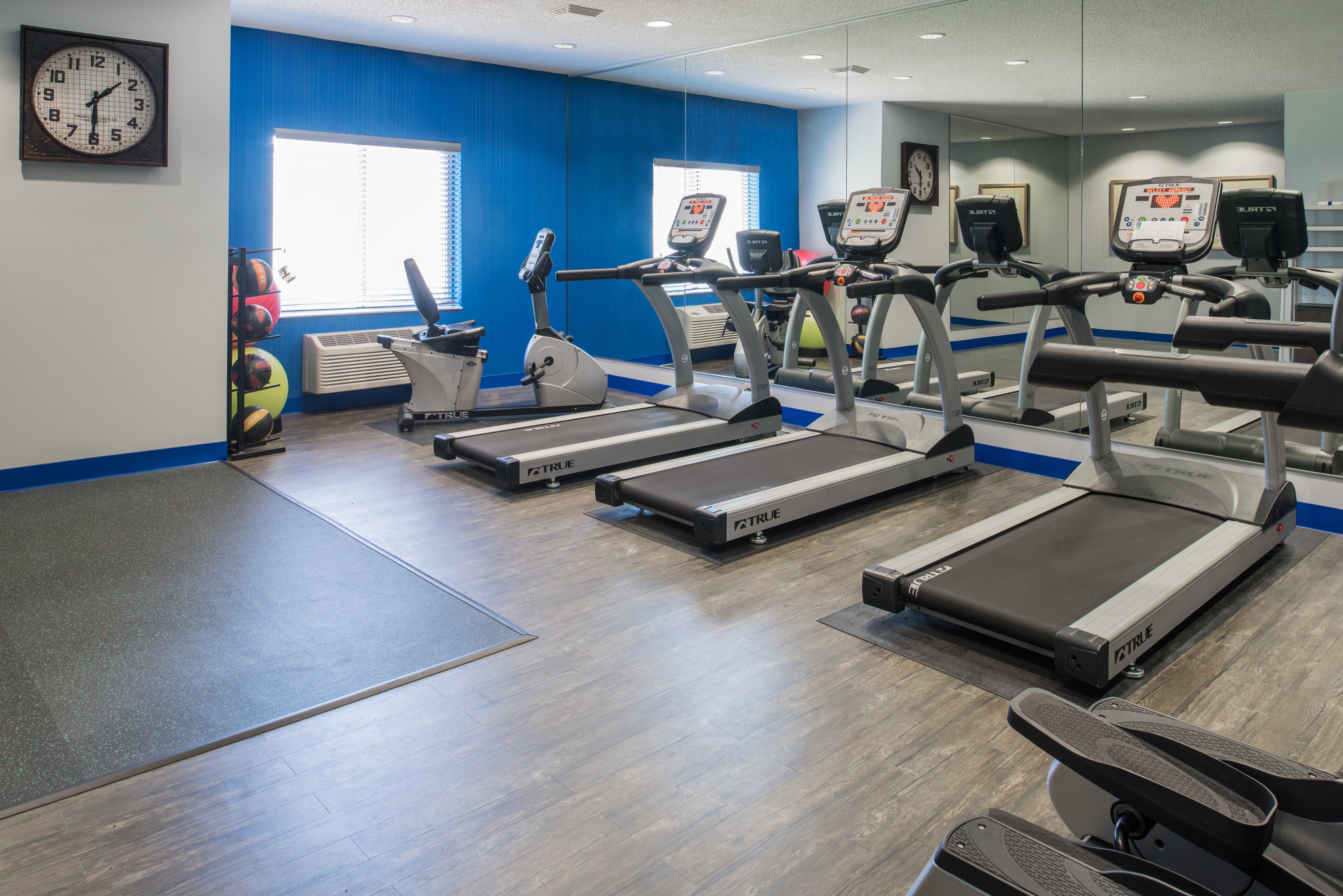Holiday Inn Express Hotel & Suites Burlington By Ihg Extérieur photo