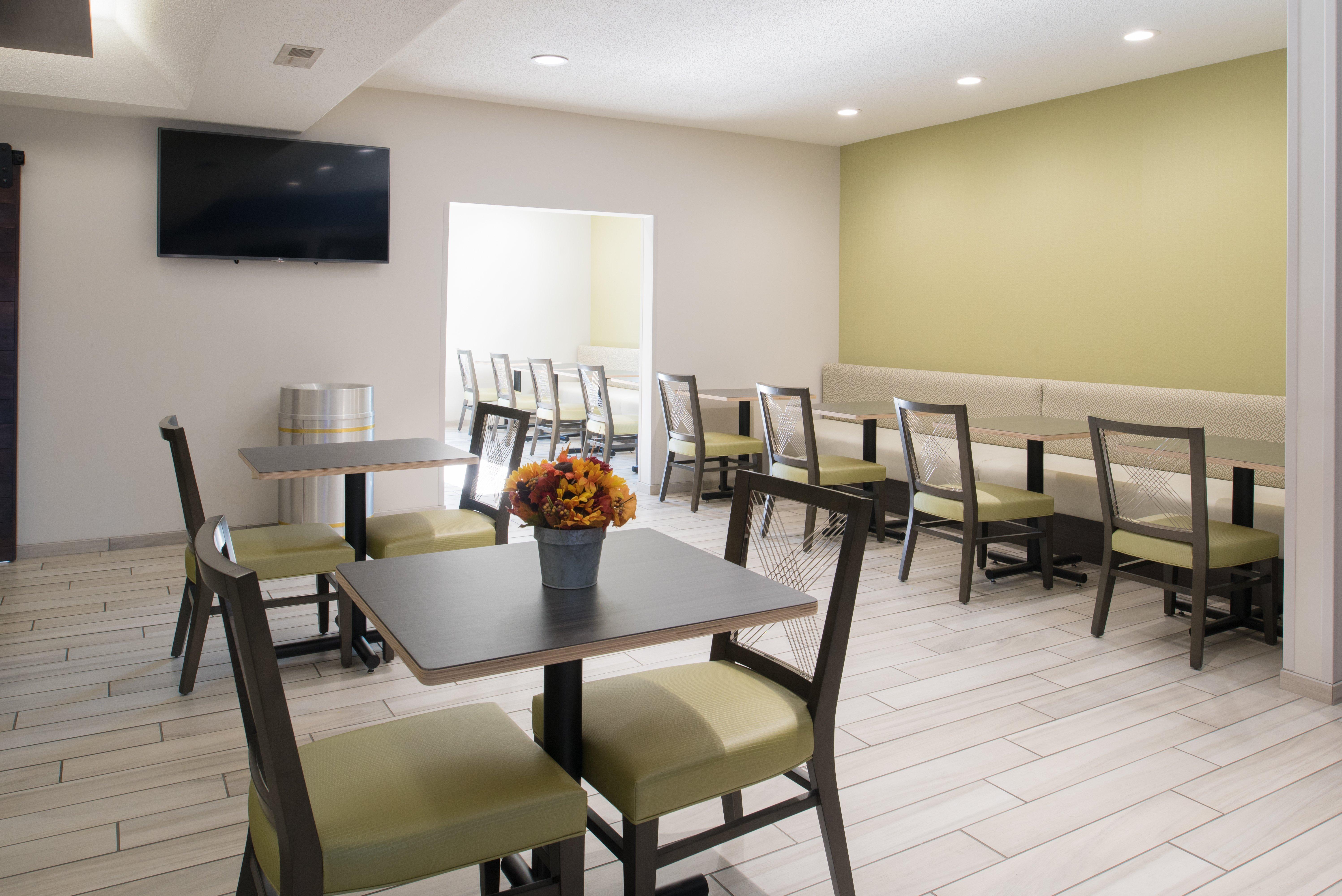 Holiday Inn Express Hotel & Suites Burlington By Ihg Extérieur photo