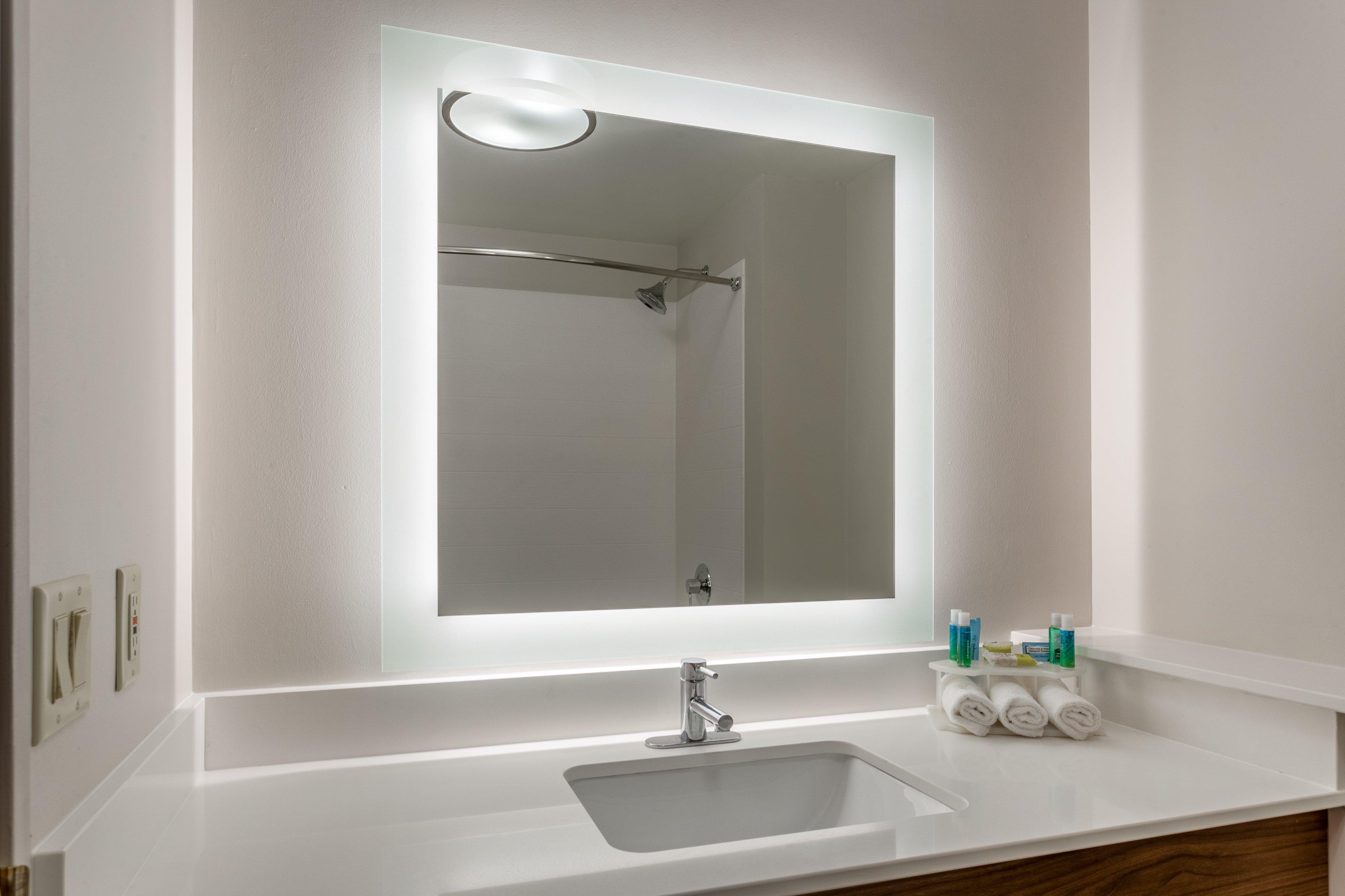 Holiday Inn Express Hotel & Suites Burlington By Ihg Extérieur photo