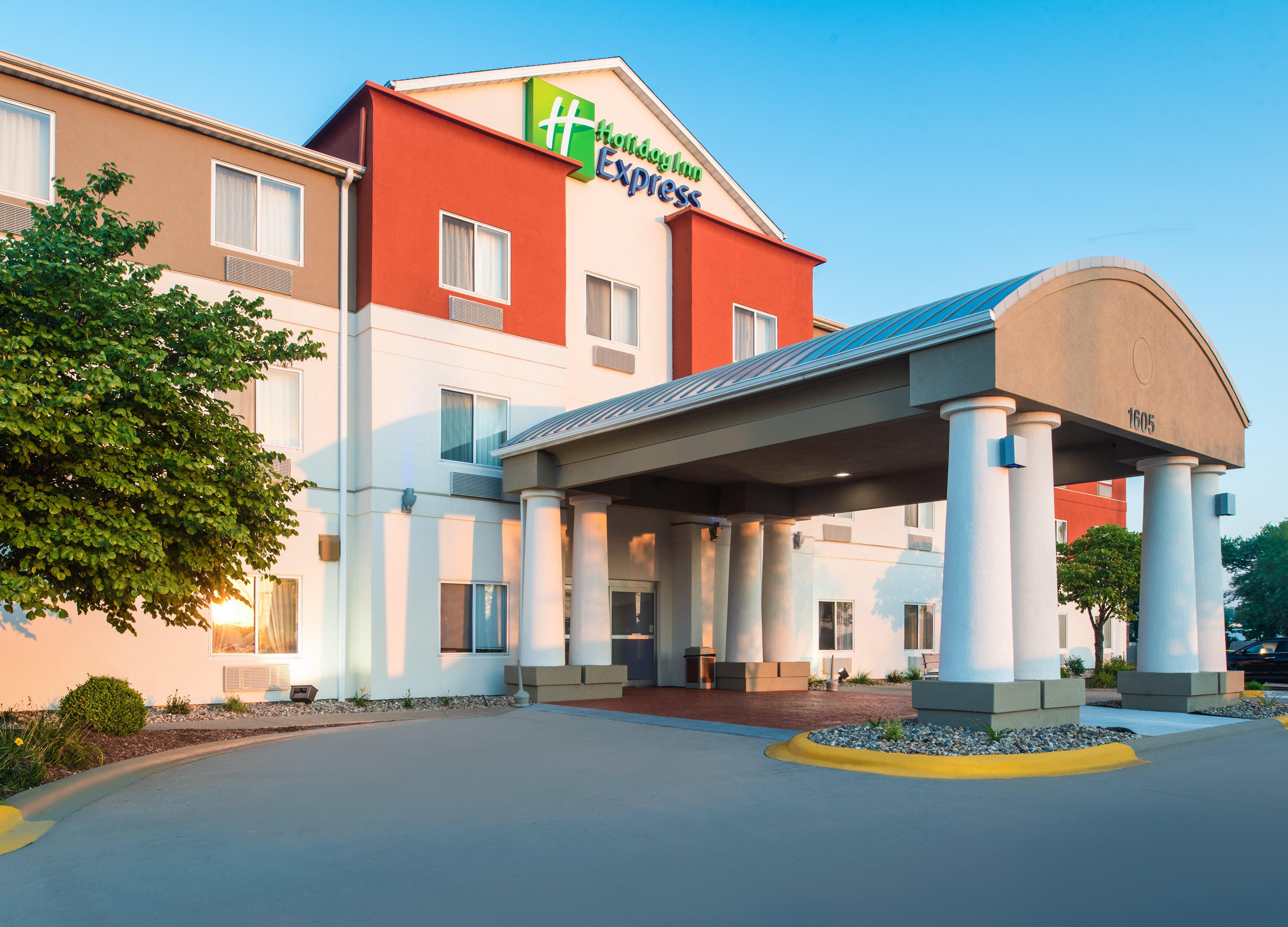 Holiday Inn Express Hotel & Suites Burlington By Ihg Extérieur photo