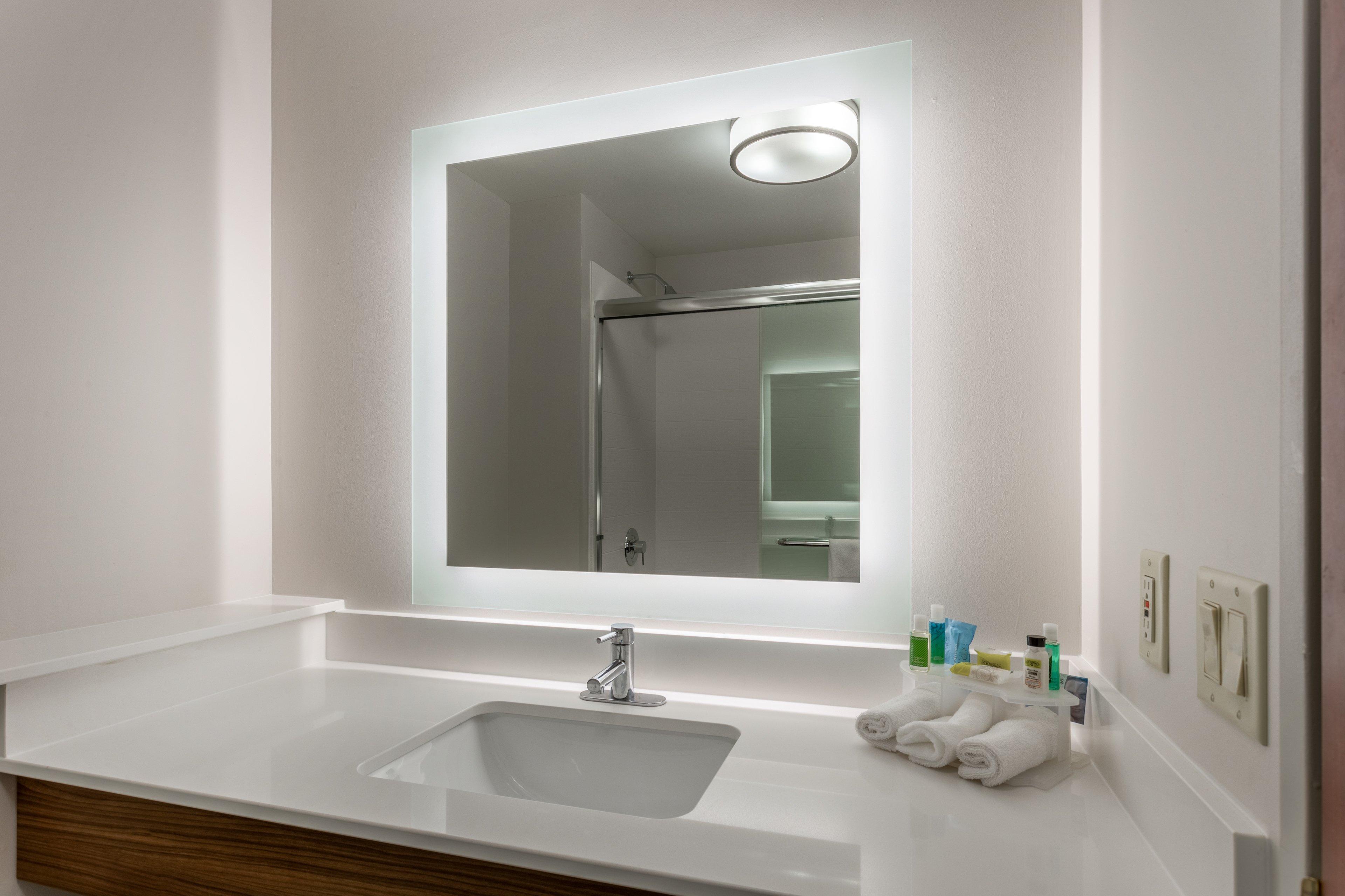 Holiday Inn Express Hotel & Suites Burlington By Ihg Extérieur photo