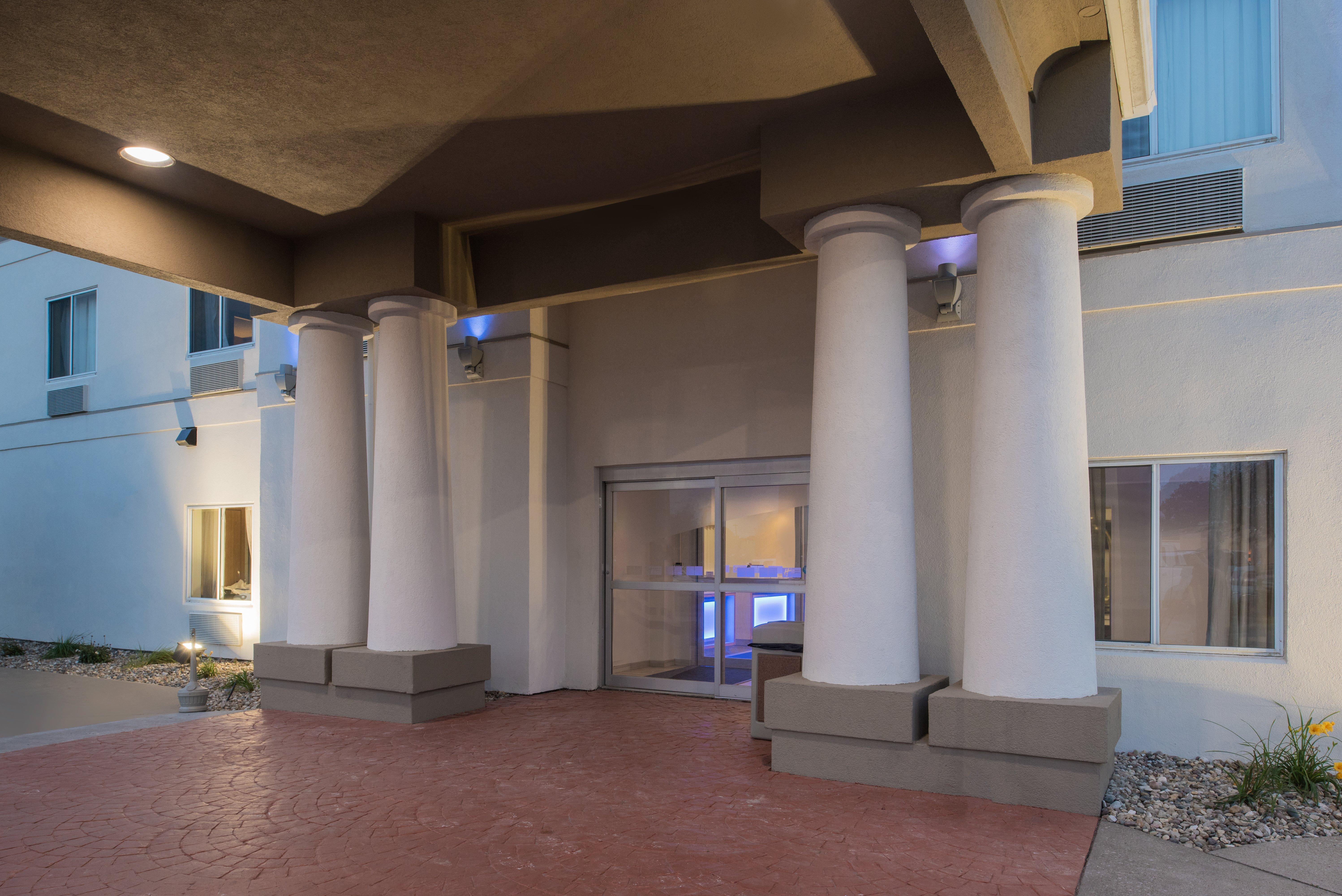 Holiday Inn Express Hotel & Suites Burlington By Ihg Extérieur photo