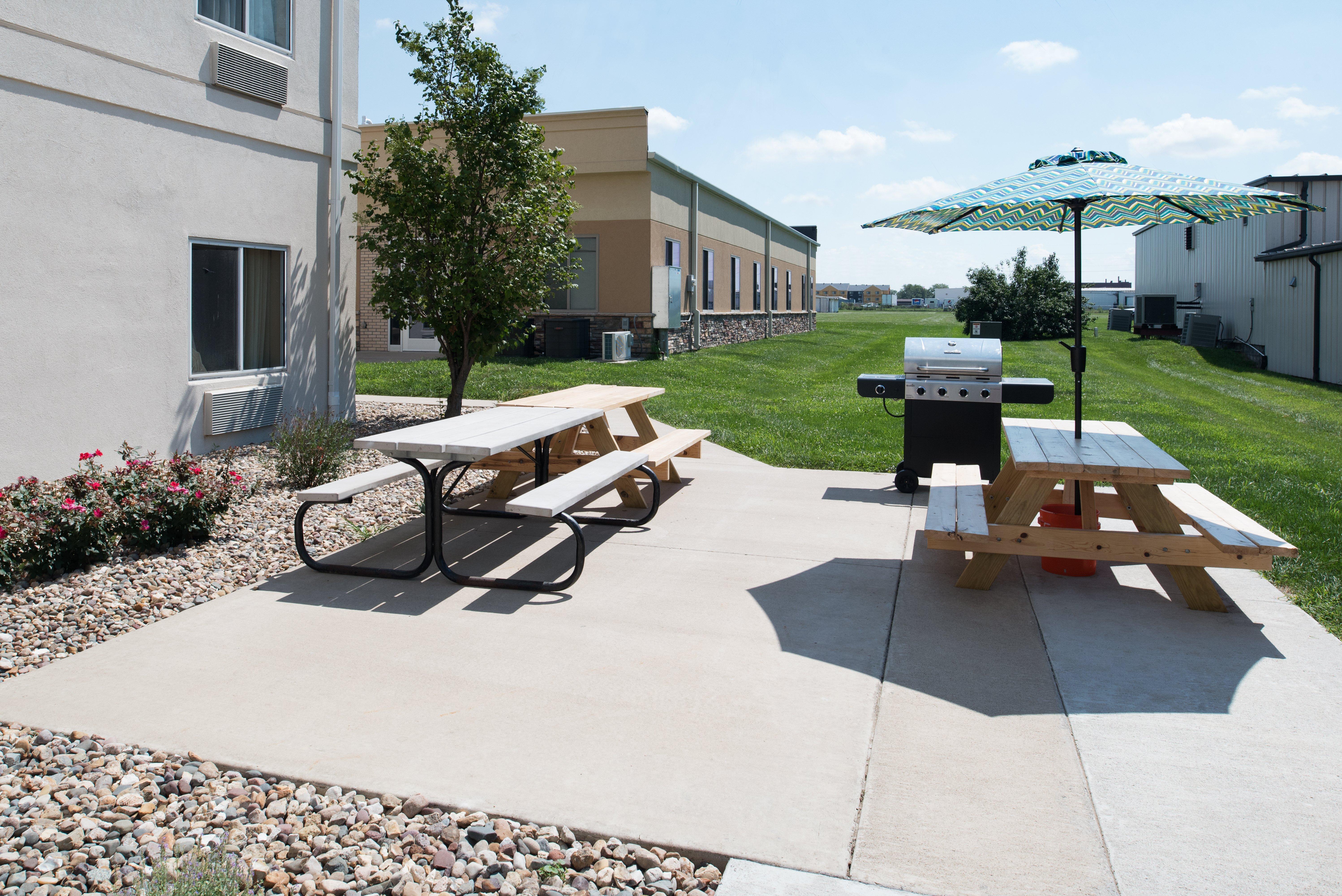 Holiday Inn Express Hotel & Suites Burlington By Ihg Extérieur photo