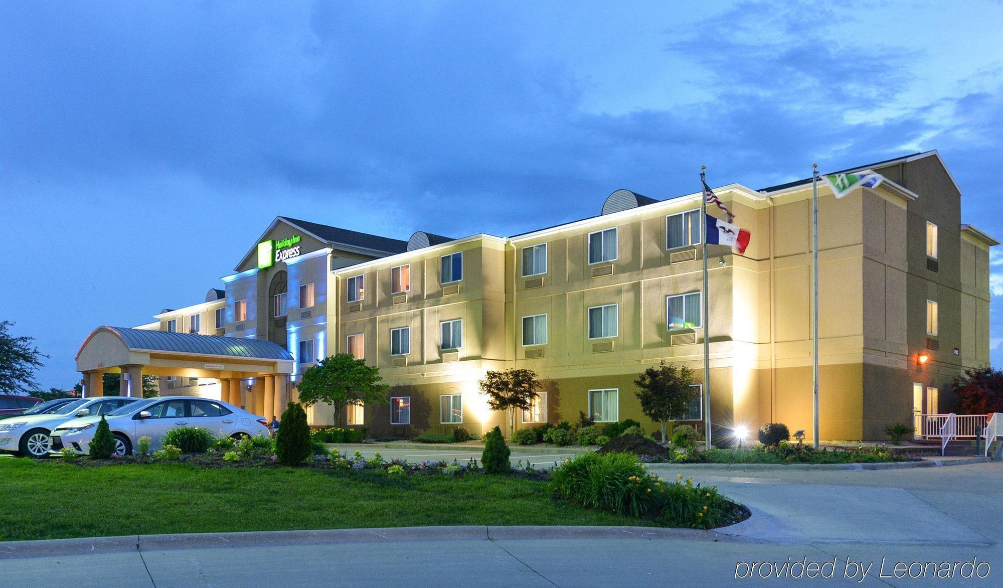 Holiday Inn Express Hotel & Suites Burlington By Ihg Extérieur photo