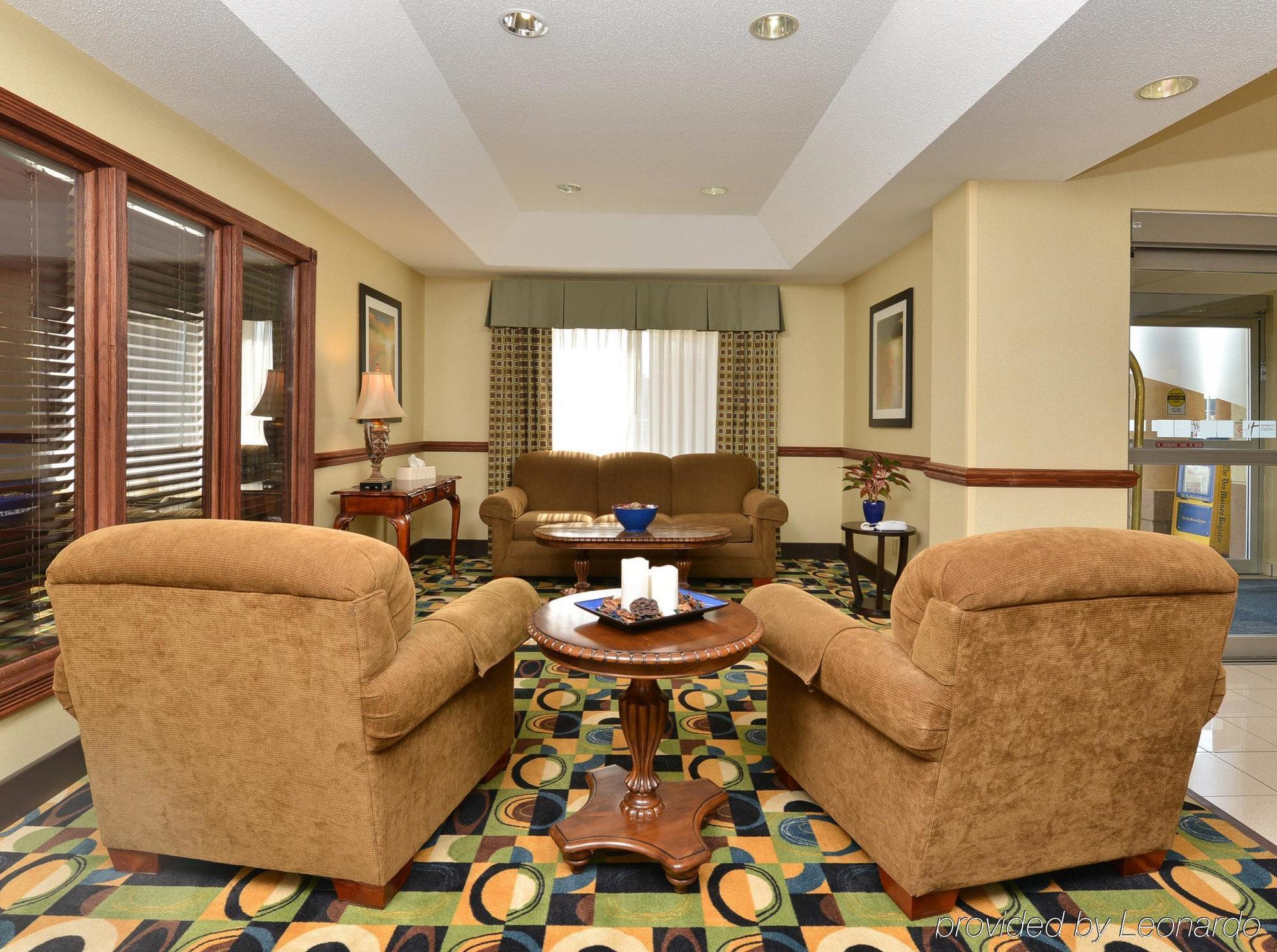 Holiday Inn Express Hotel & Suites Burlington By Ihg Extérieur photo