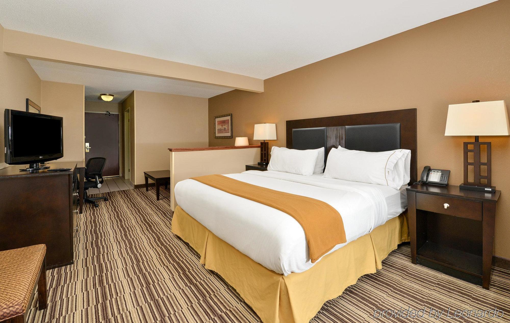 Holiday Inn Express Hotel & Suites Burlington By Ihg Extérieur photo
