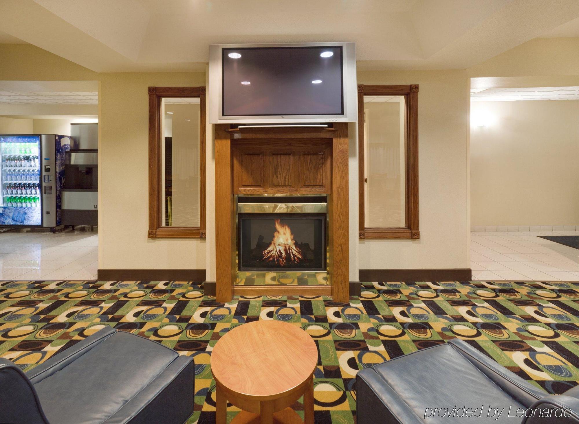 Holiday Inn Express Hotel & Suites Burlington By Ihg Intérieur photo