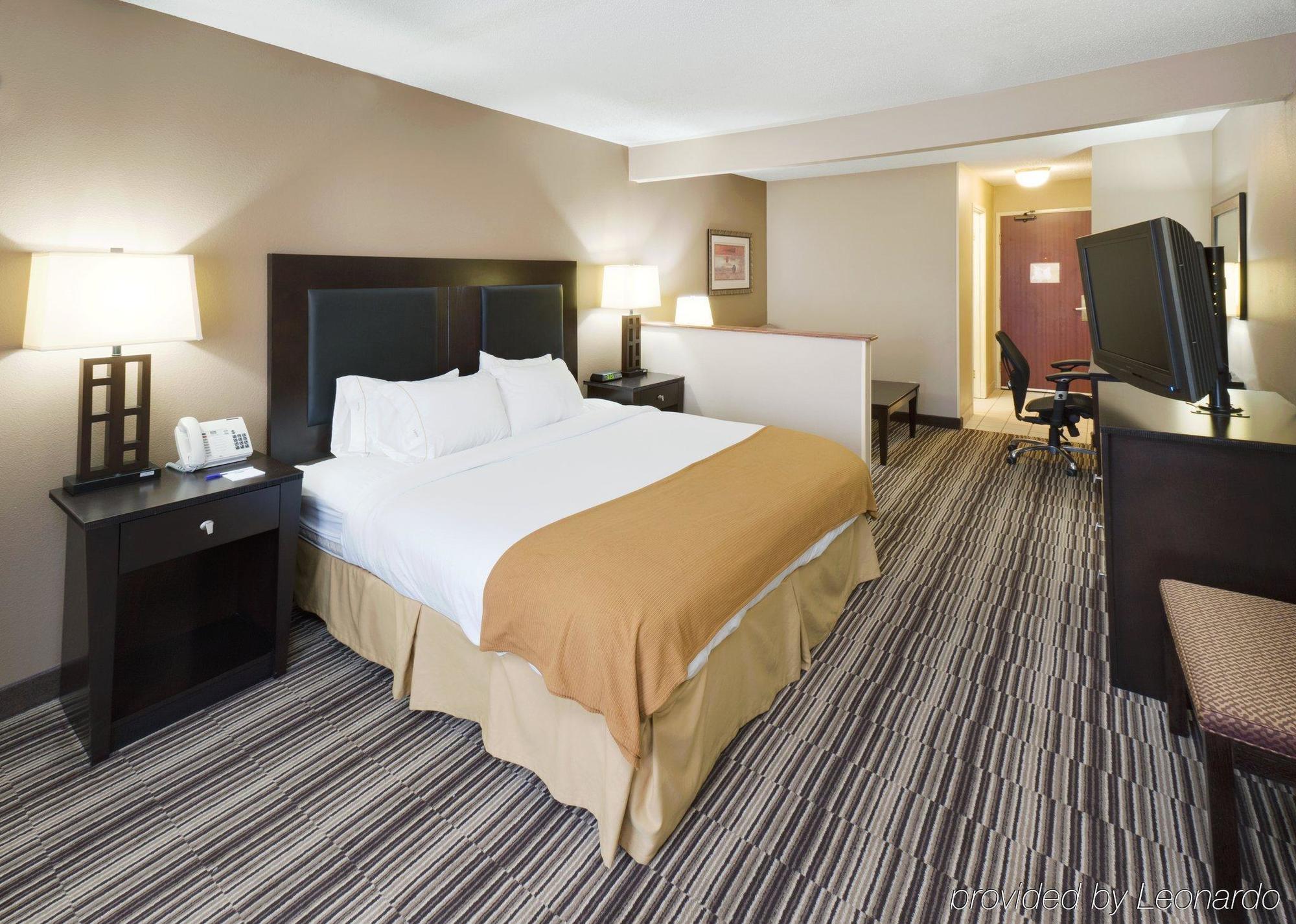 Holiday Inn Express Hotel & Suites Burlington By Ihg Chambre photo